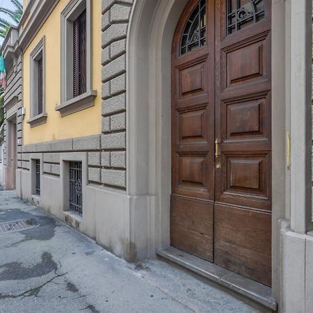One-Bedroom Apartment With Patio Firenze Bagian luar foto