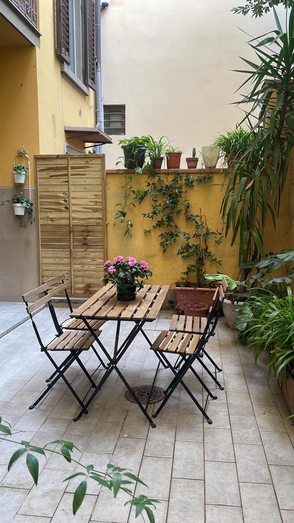 One-Bedroom Apartment With Patio Firenze Bagian luar foto