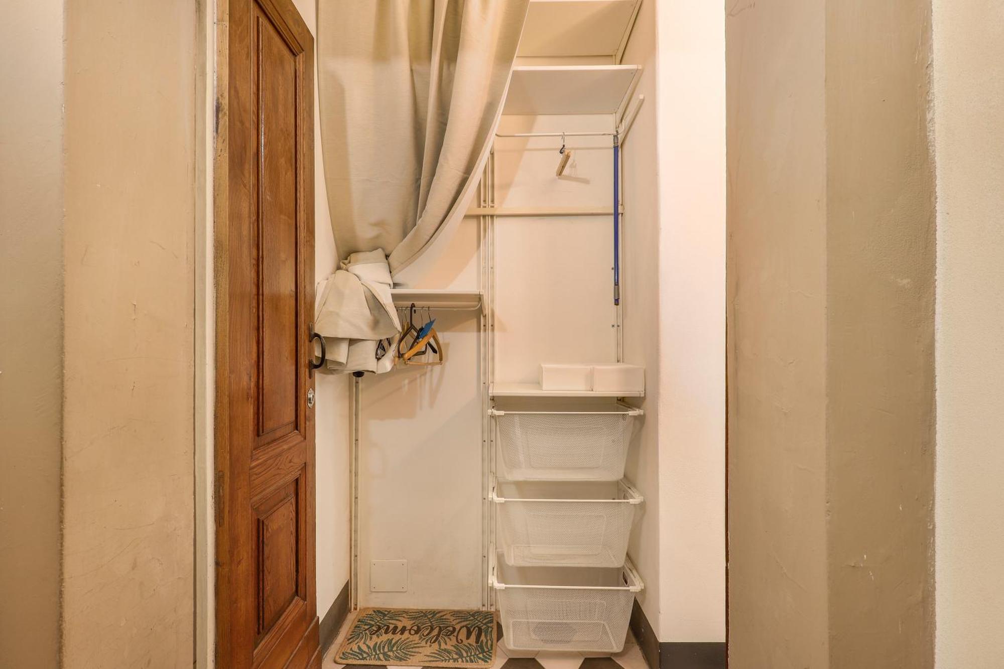 One-Bedroom Apartment With Patio Firenze Bagian luar foto
