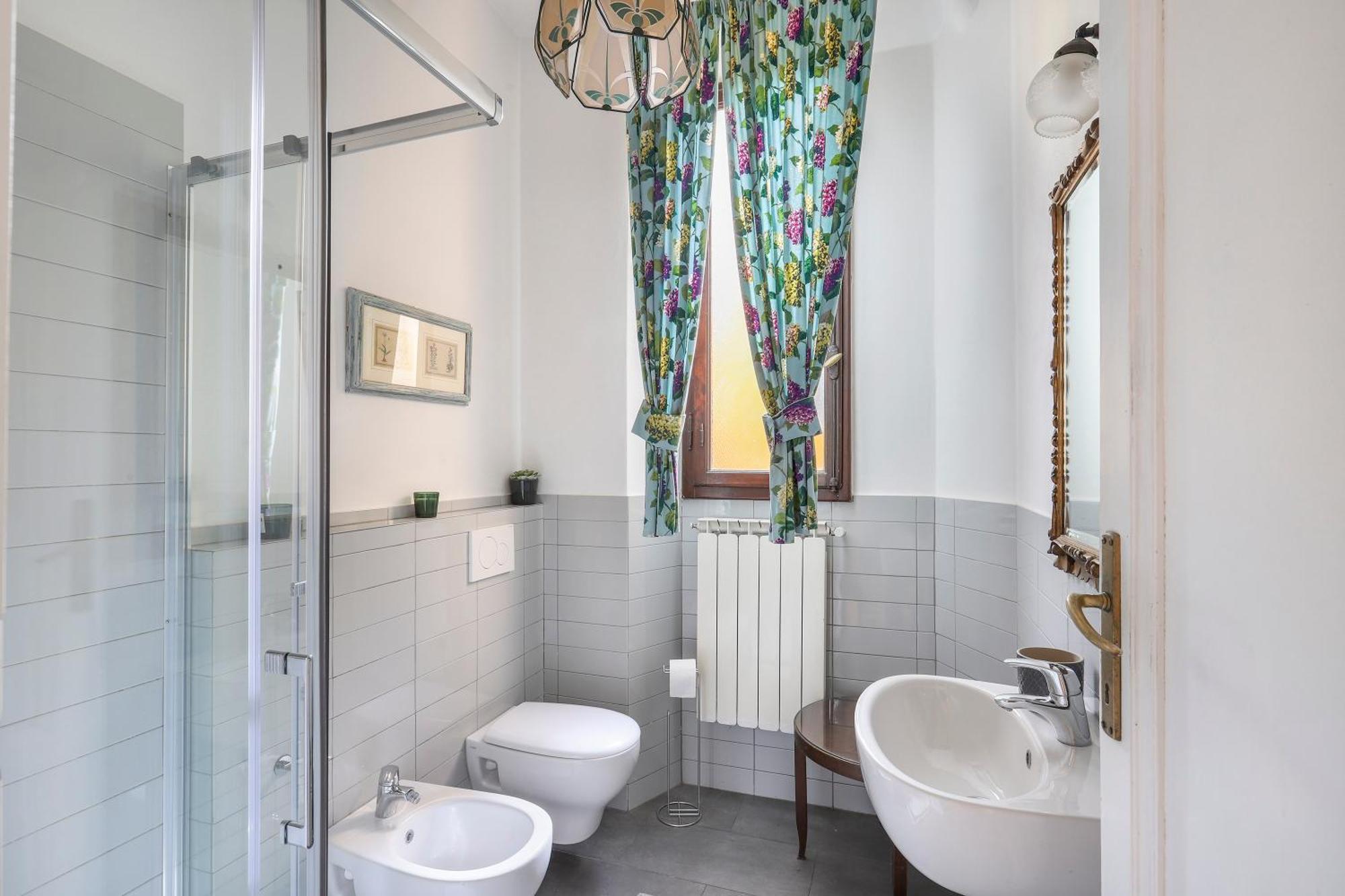 One-Bedroom Apartment With Patio Firenze Bagian luar foto